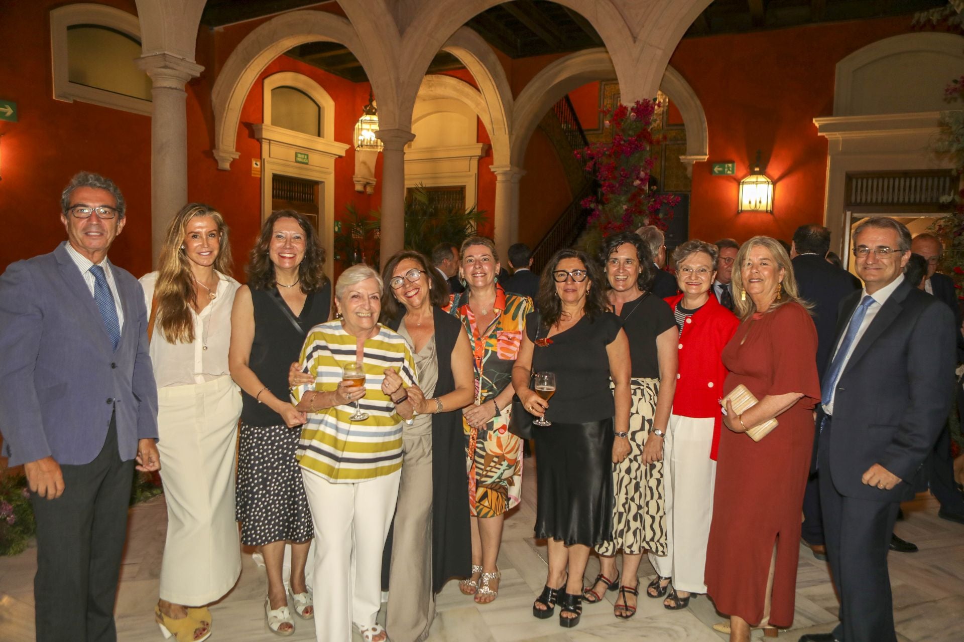 Joaquín Alcaide, Lourdes Vidal, Ángeles Rodríguez, Elisa Pérez Vereda, Casilda Rueda, Lourdes Sivianes, Carmen Márquez Carrasco