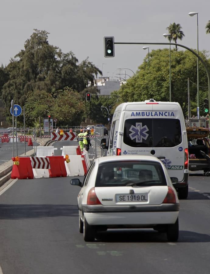 Atascos en la Macarena por las obras de la línea 3 del metro, en imágenes