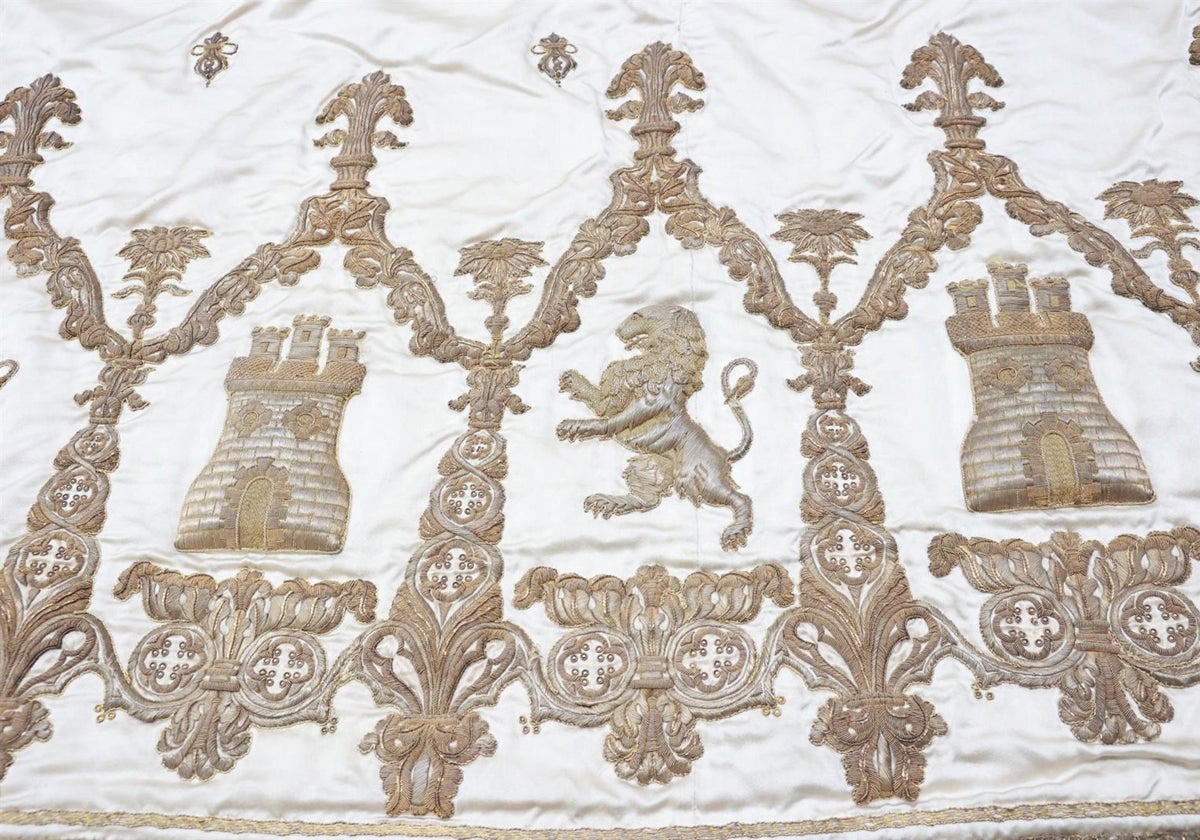 Detalles del terno de castillos y leones