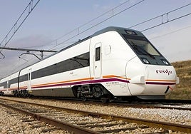 Un incendio interrumpe la circulación de los trenes de Media Distancia entre Osuna y Pedrera