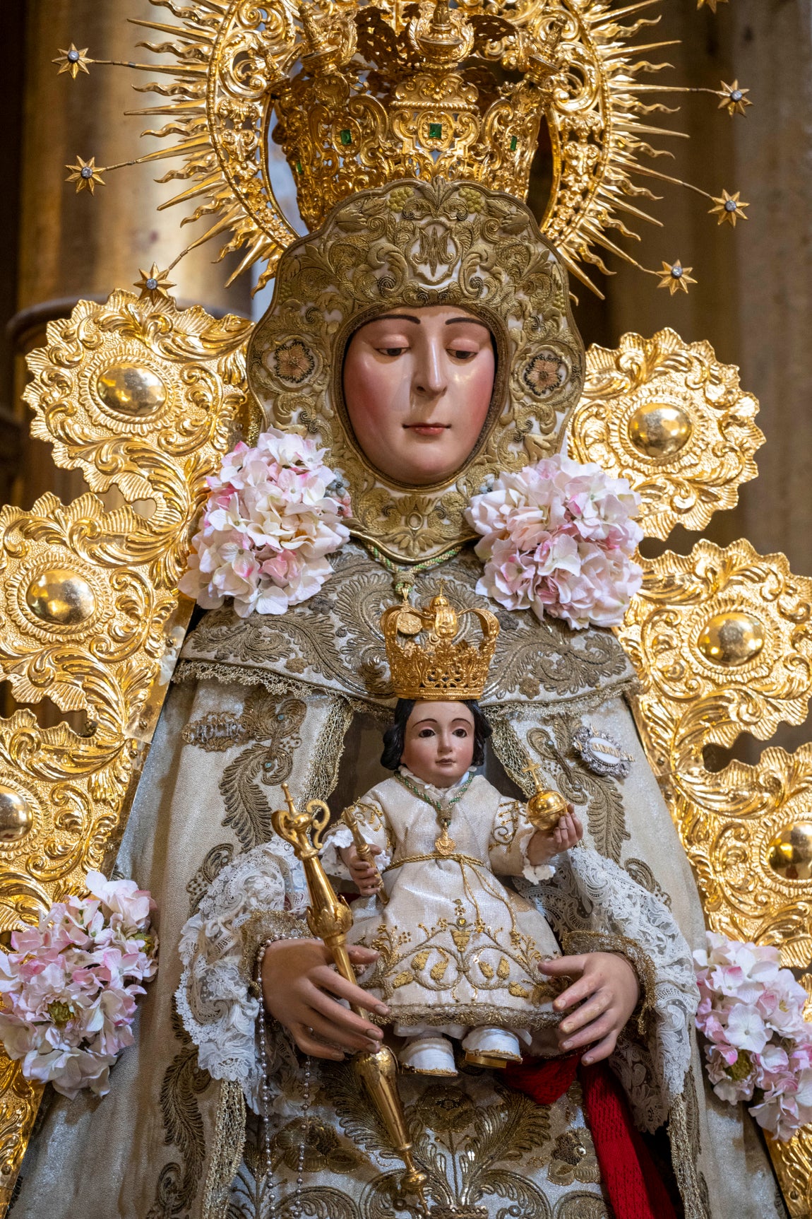 La Virgen del Rocío de Sevilla, en el retablo del Cristo de los Afligidos