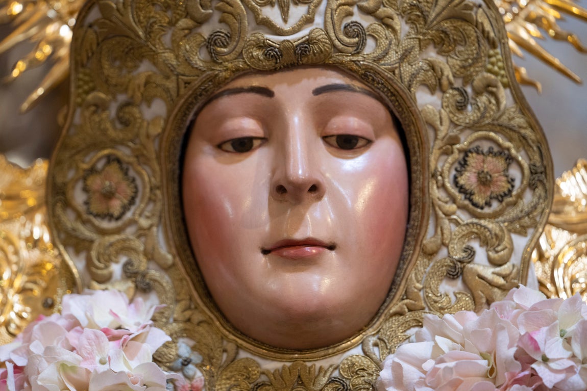 La Virgen del Rocío de Sevilla, en el retablo del Cristo de los Afligidos
