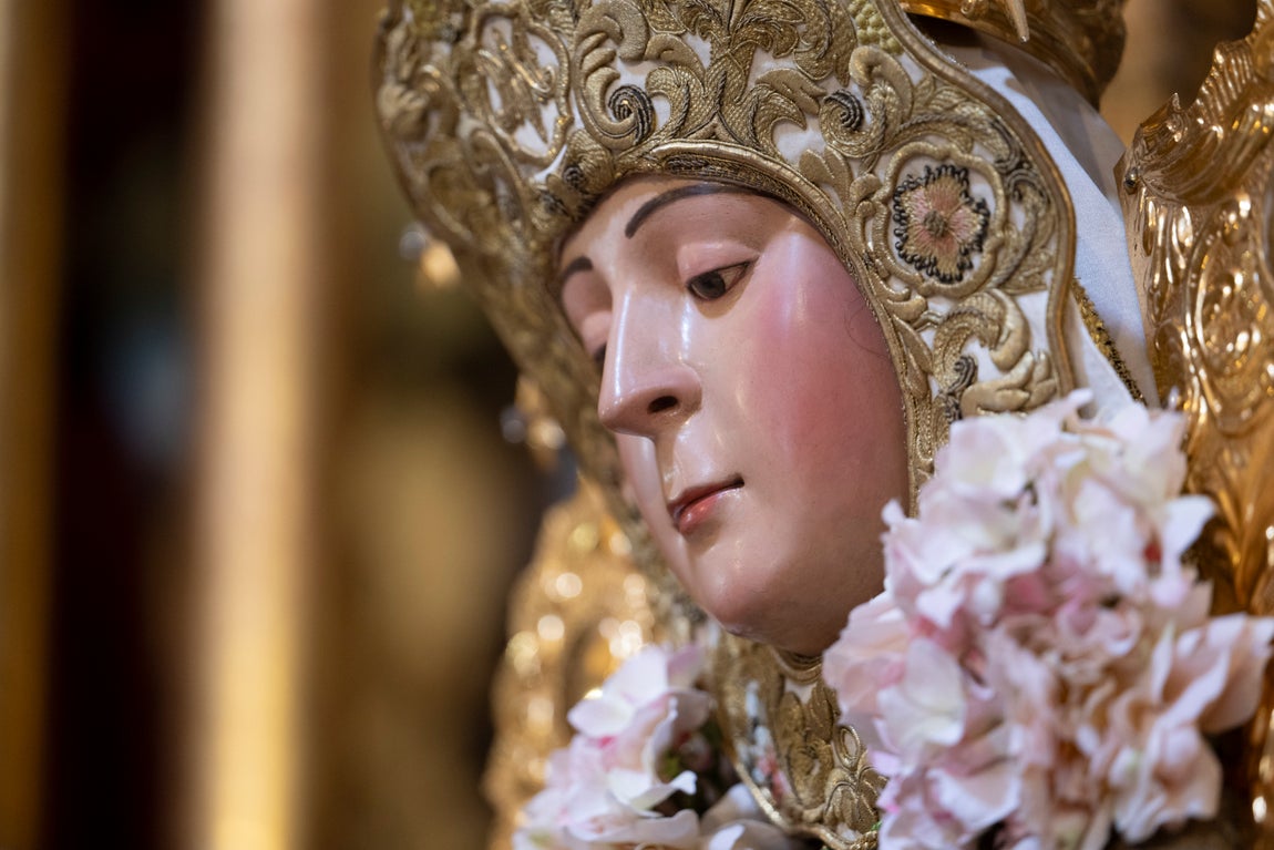 La Virgen del Rocío de Sevilla, en el retablo del Cristo de los Afligidos