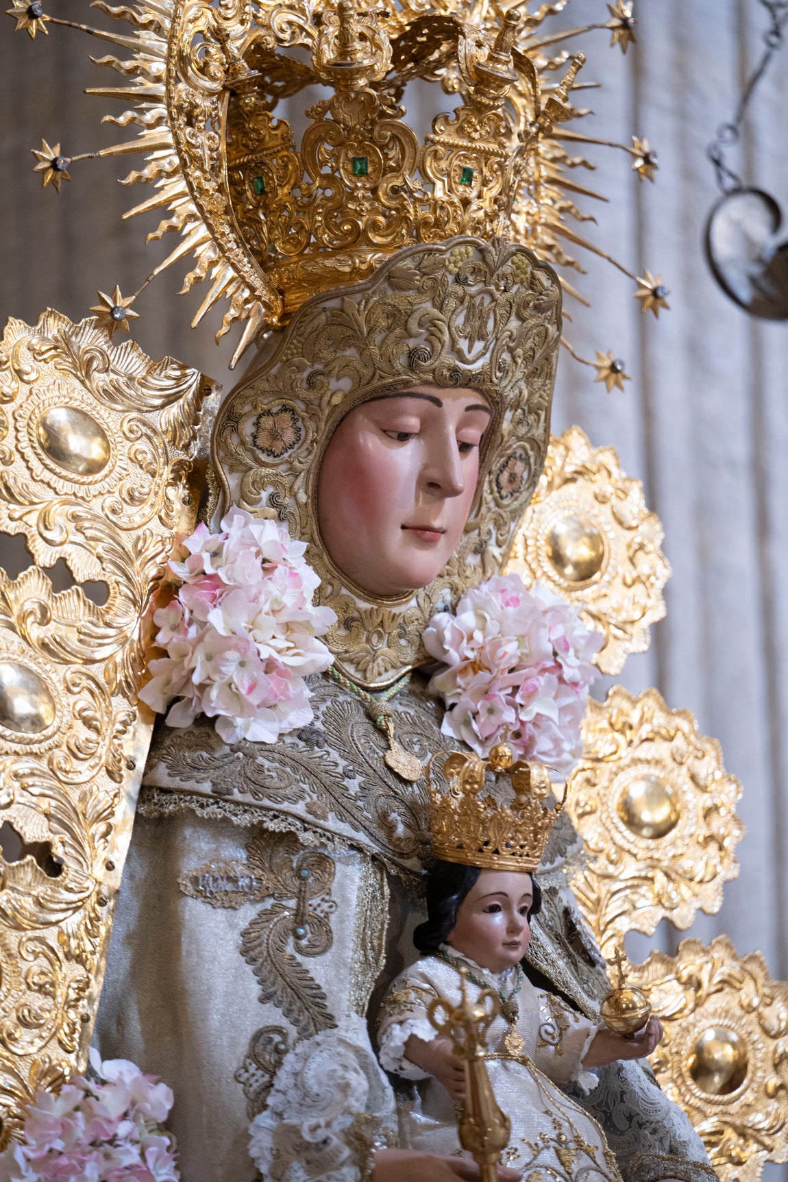 La Virgen del Rocío de Sevilla, en el retablo del Cristo de los Afligidos
