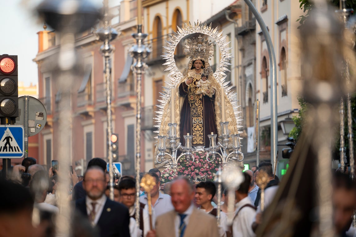 El traslado de la Virgen del Carmen del Puente de Triana a la parroquia de la O