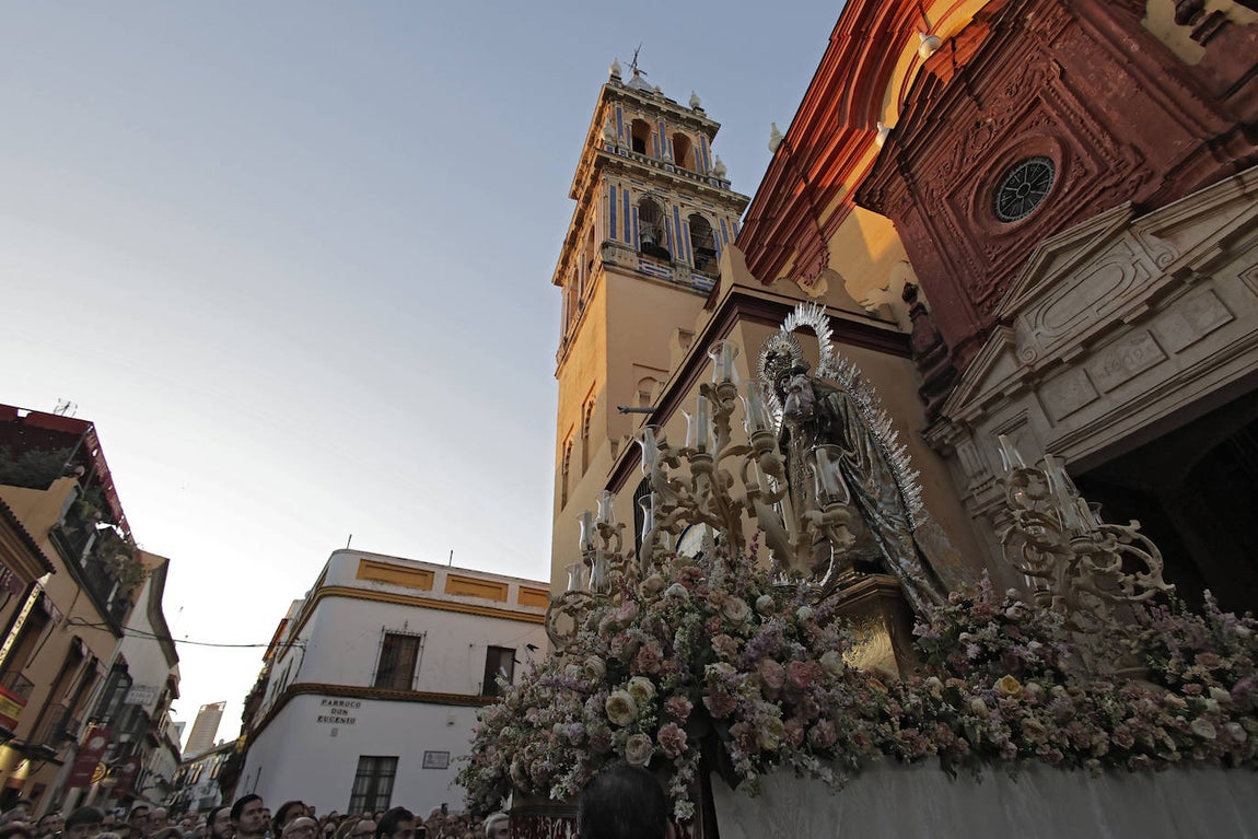 Procesión de la Virgen del Carmen por las calles de Triana