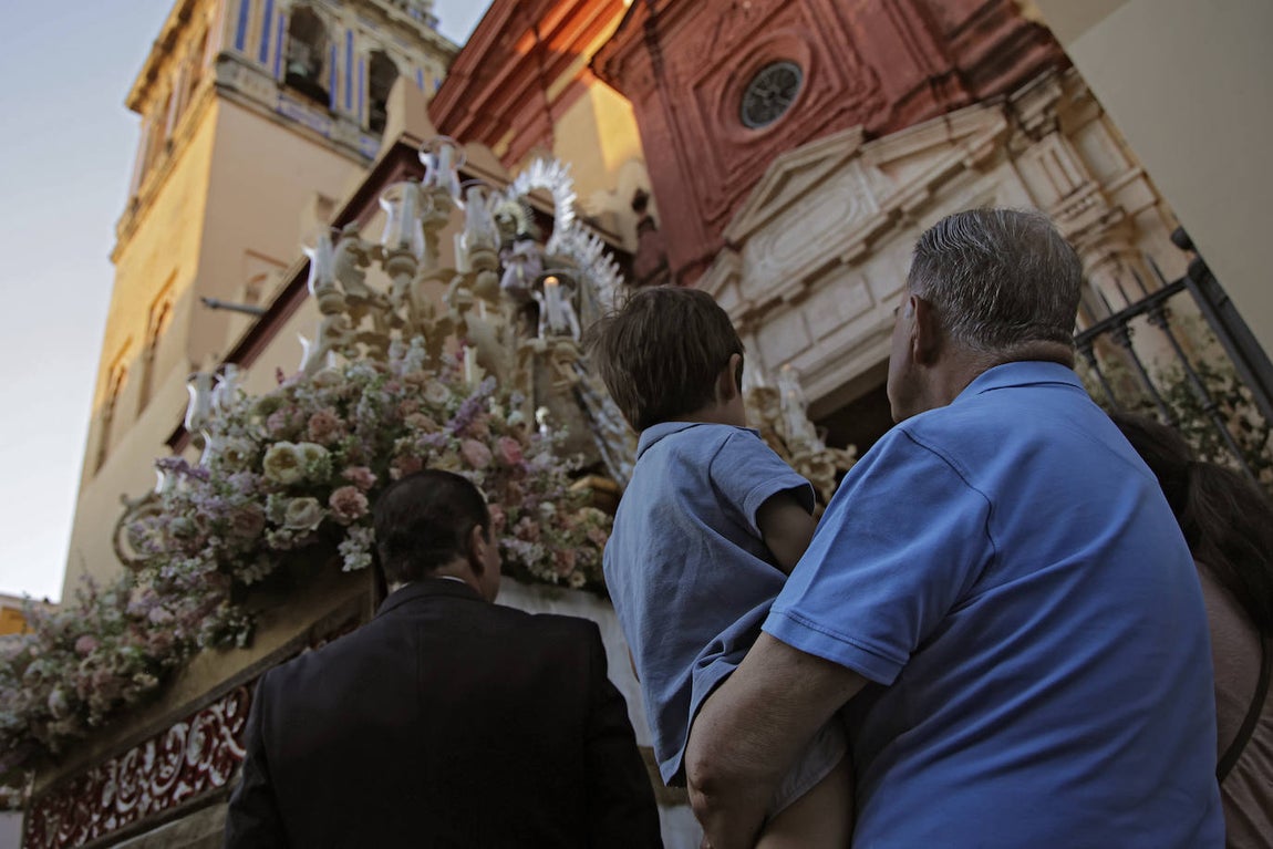 Procesión de la Virgen del Carmen por las calles de Triana
