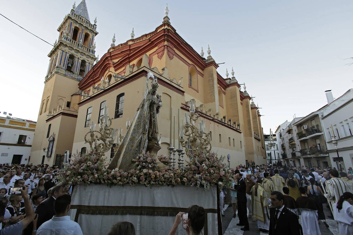 Procesión de la Virgen del Carmen por las calles de Triana