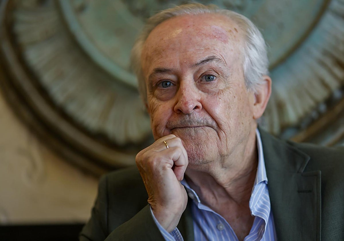 Luis Martín Robredo en la cafetería de Sevilla donde tuvo lugar la entrevista el pasado jueves