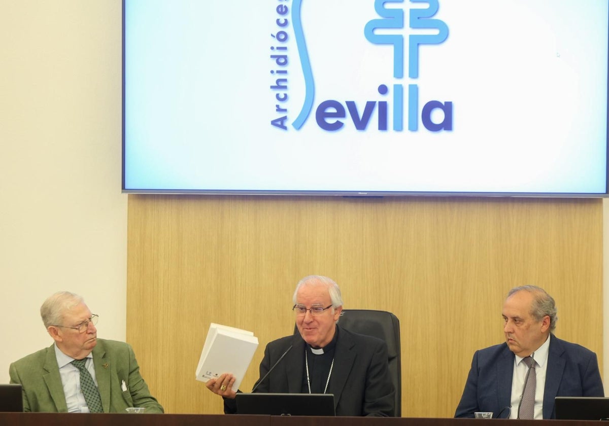 Monseñor Saiz Meneses, junto a Francisco Vélez y Joaquín de la Peña