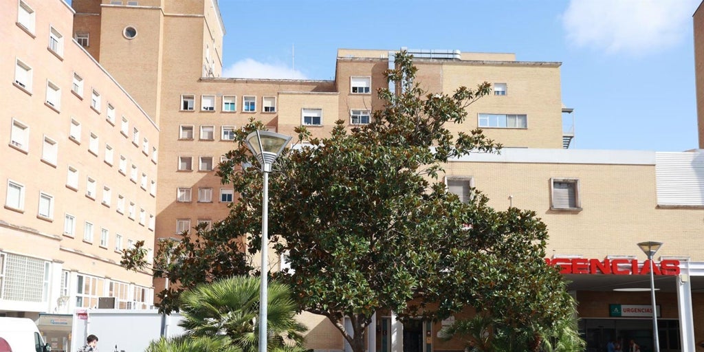 Trasladan al Virgen del Rocío de Sevilla a una joven por las quemaduras provocadas tras el ataque de un chico en Canarias