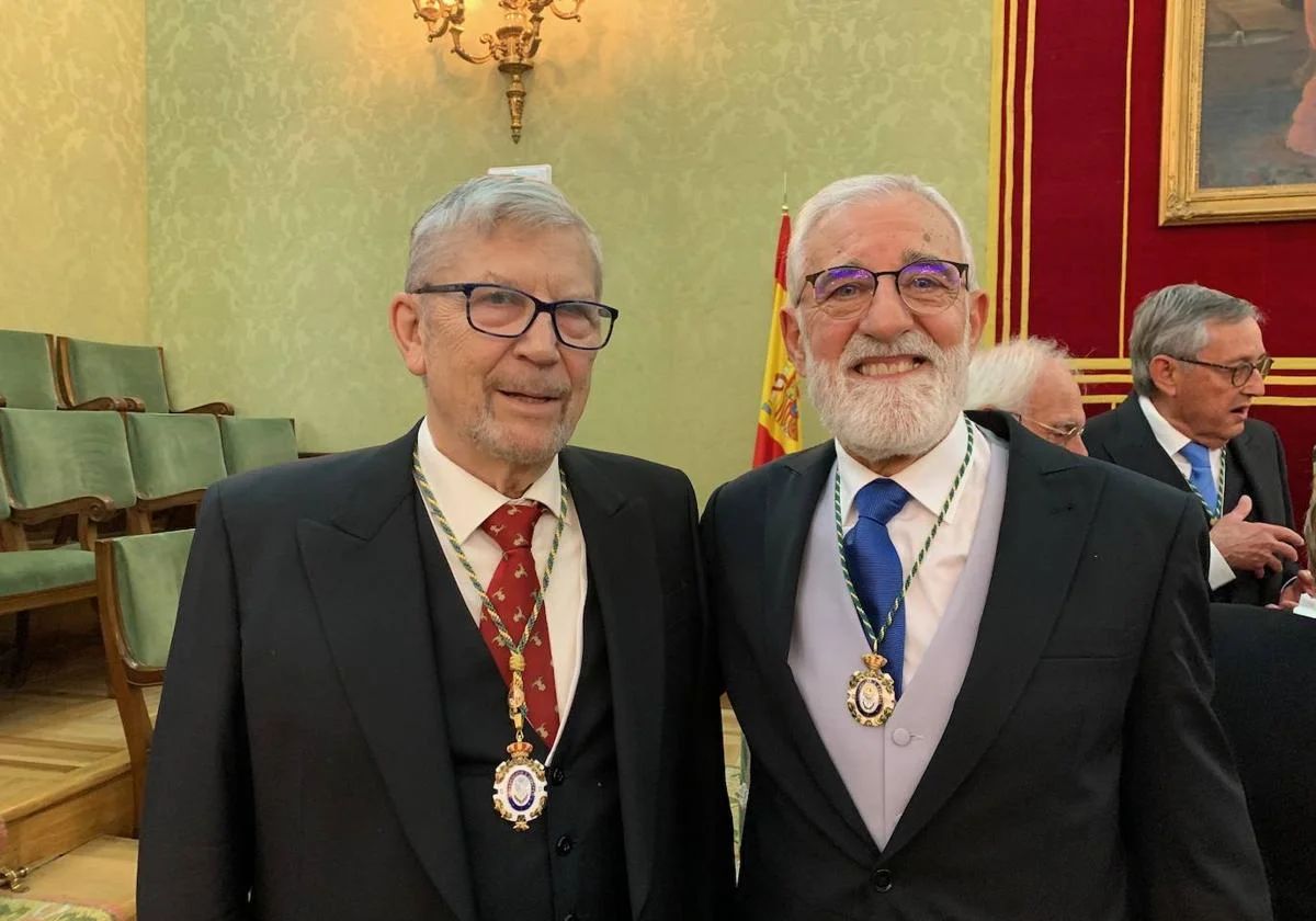 Francisco García Novo junto a José Manuel Moreno Rodríguez -derecha-, académicos de la RAC