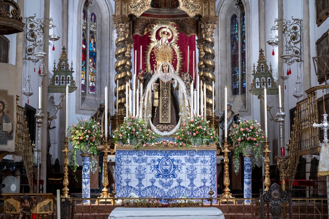 Las imágenes de los besamanos de la Virgen del Carmen en Sevilla