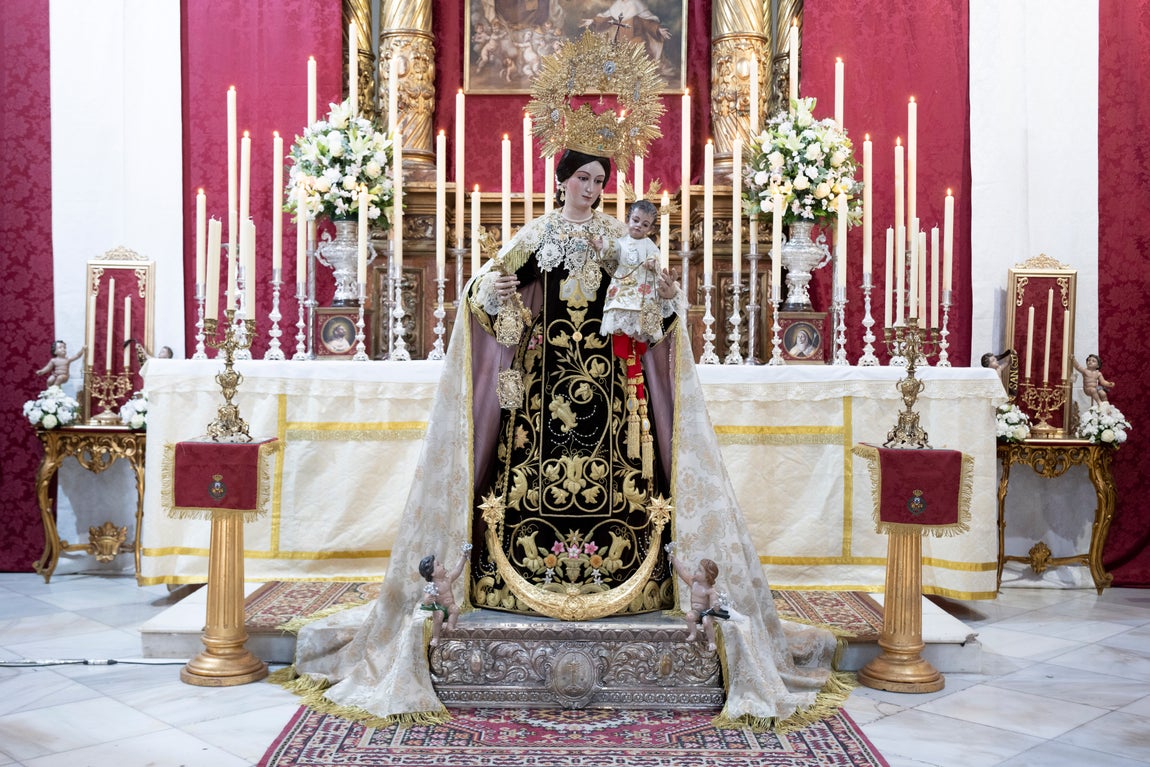 Las imágenes de los besamanos de la Virgen del Carmen en Sevilla
