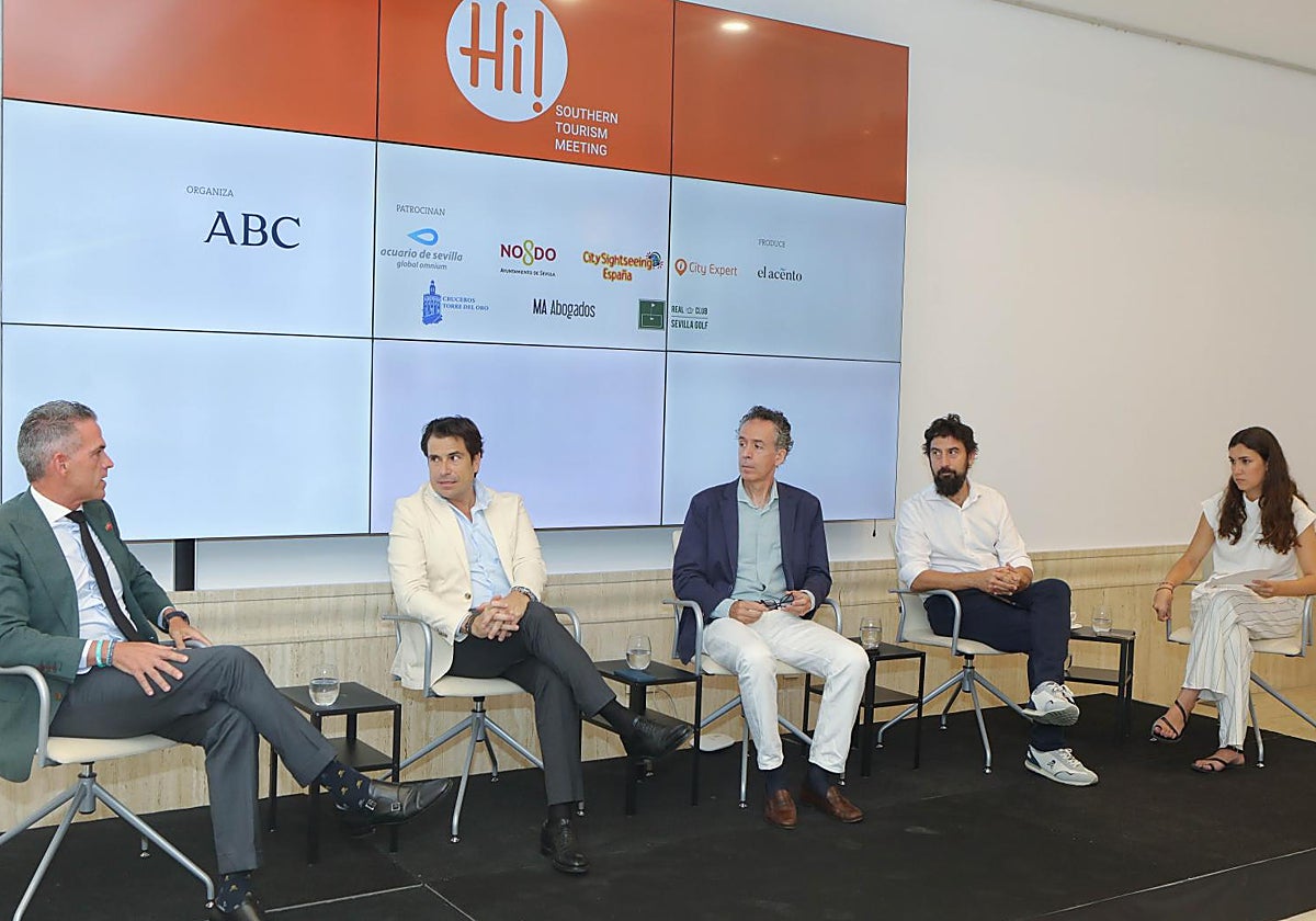 Isaac Flores, Jorge Robles, Manuel Romero, Pablo Távora y Cristina Rubio en la mesa de debate STM