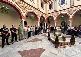 Minuto de silencio en Alcalá de Guadaíra por los dos trabajadores fallecidos en el derrumbe