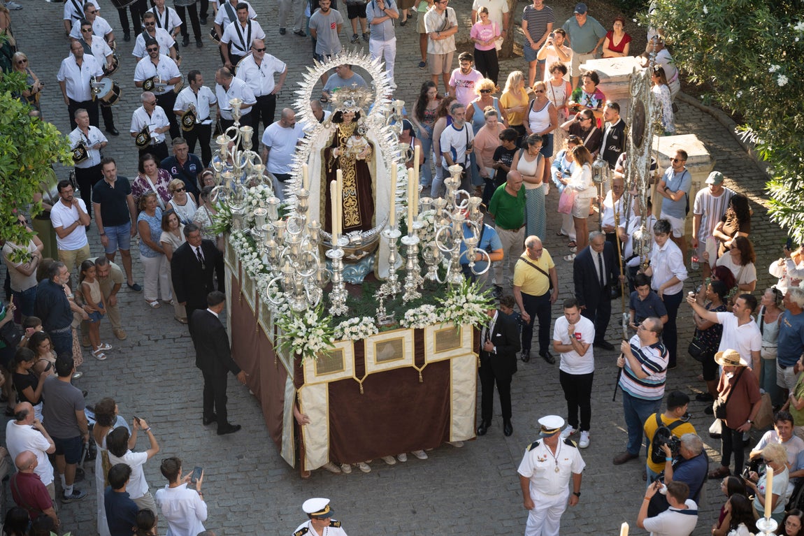 La procesión de la Virgen del Carmen del Puente de Triana, en imágenes