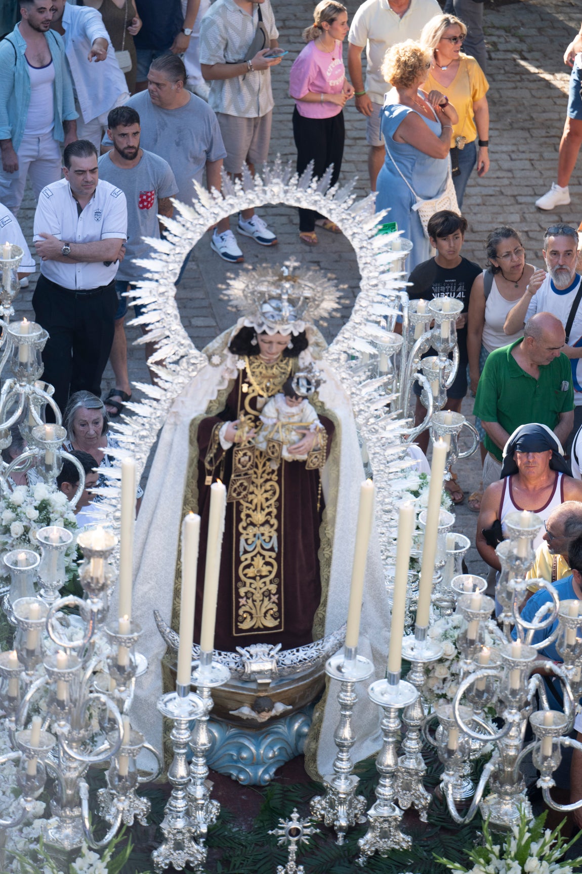 La procesión de la Virgen del Carmen del Puente de Triana, en imágenes