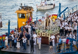 La procesión de la Virgen del Carmen del Puente de Triana, en imágenes