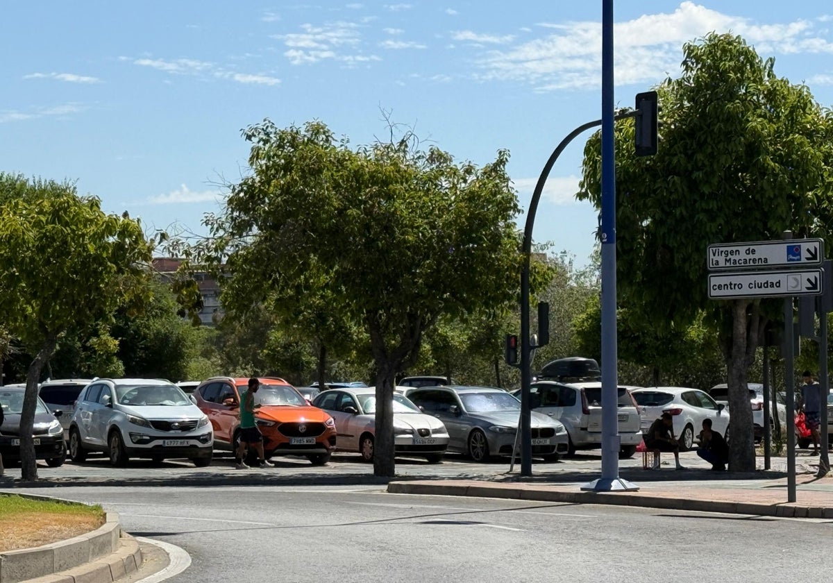 Los gorrillas del parking junto al puente de la Barqueta