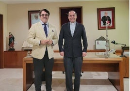 Firma de la beca en el seminario