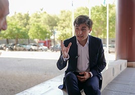 Un joven bioquímico sevillano en Cambridge: «Esta universidad es como las películas de Harry Potter con capas y todo para los alumnos»