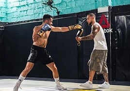 The Grefg, desde Sevilla para su combate en la Velada del Año 5: «Sorteamos una entrada VIP doble con todos los gastos pagados»