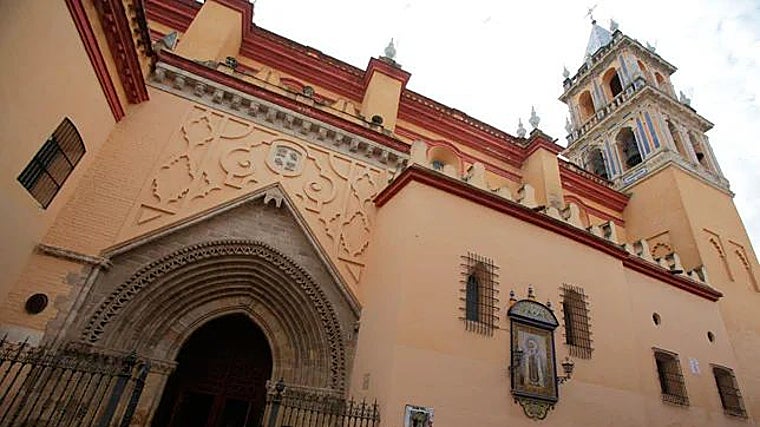La Real Parroquia de Santa Ana, levantada en Triana por Alfonso X El Sabio en honor a la abuela de Cristo en torno a 1270 por una dolencia de los ojos