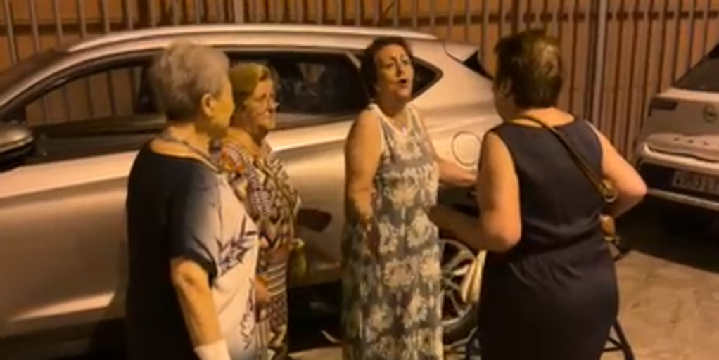 La verdadera Velá de Triana: el emotivo vídeo de unas mujeres de vuelta a casa cantando por Rocío Jurado