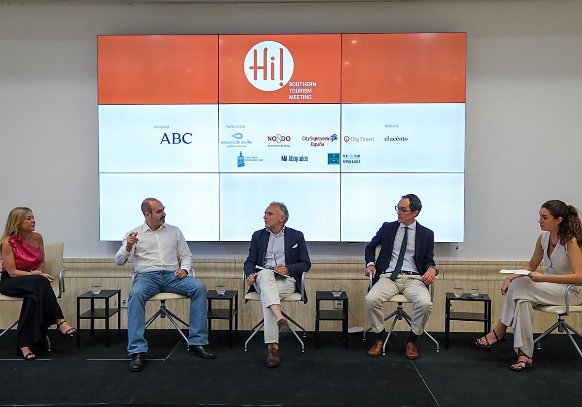 Rocío Alcázar, Salvador Carrasco, Juanjo Domínguez, Manuel López y Cristina Rubio en la mesa de debate STM