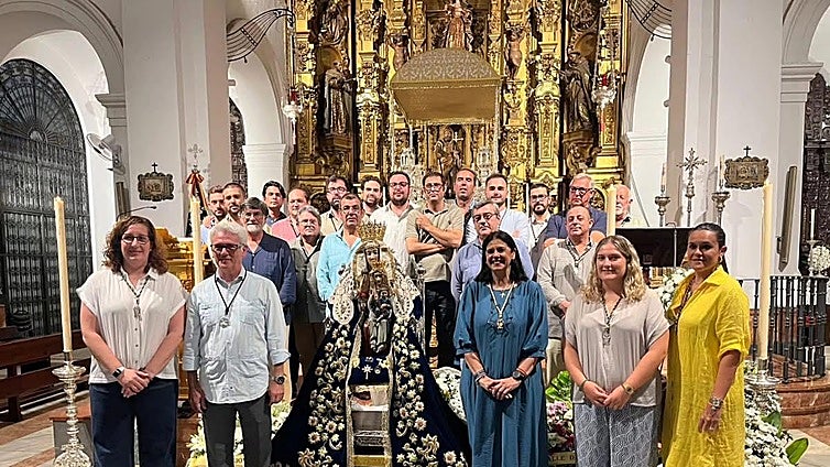 La abuela Santa Ana procesiona en la provincia de Sevilla por su festividad