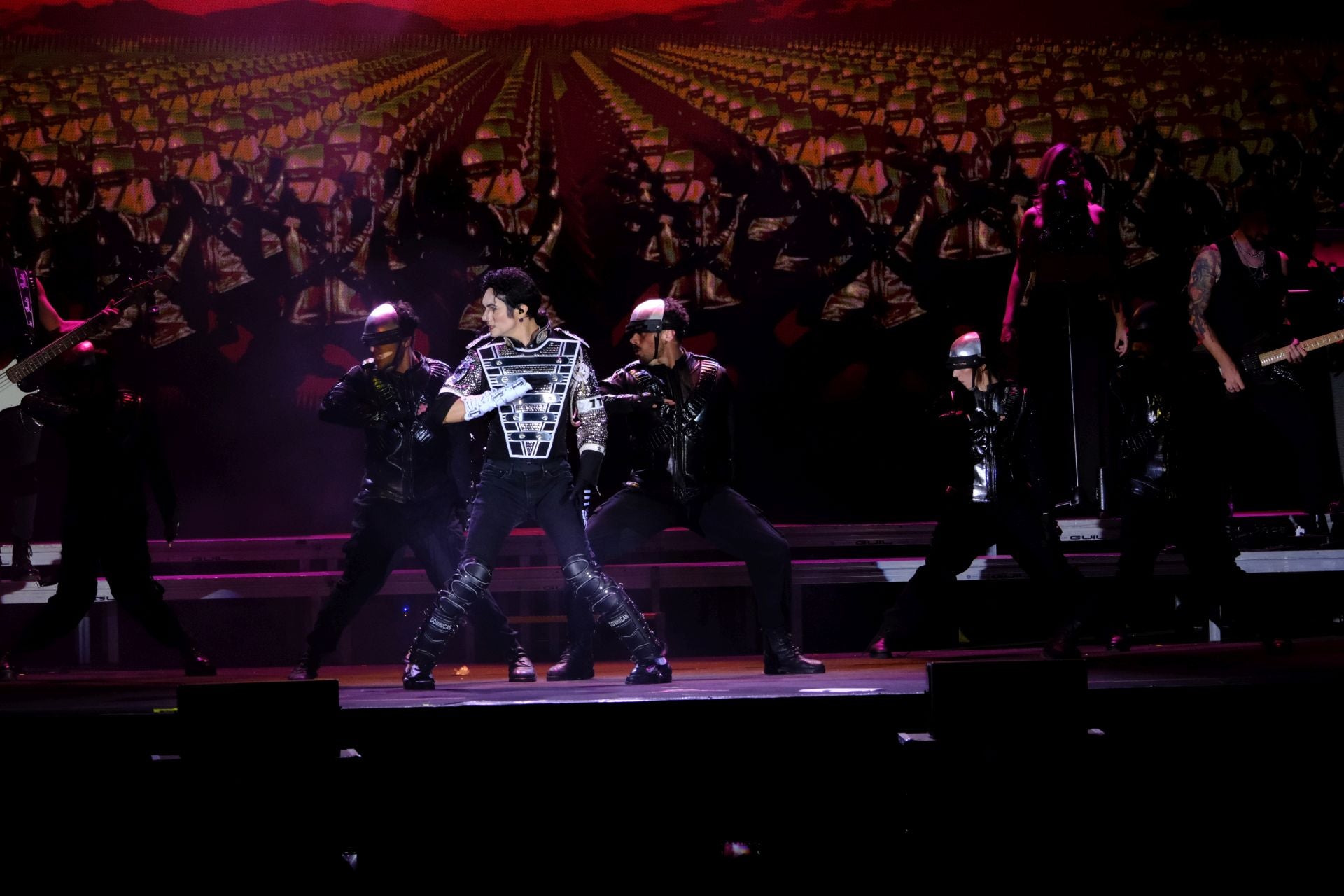 Lenny Jay ofreció un espectáculo inigualable en el escenario del Tío Pepe Festival