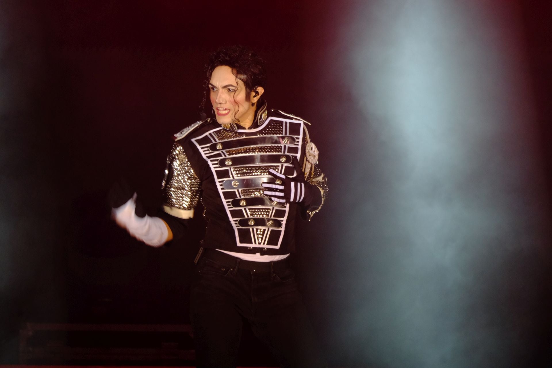 Lenny Jay ofreció un espectáculo inigualable en el escenario del Tío Pepe Festival