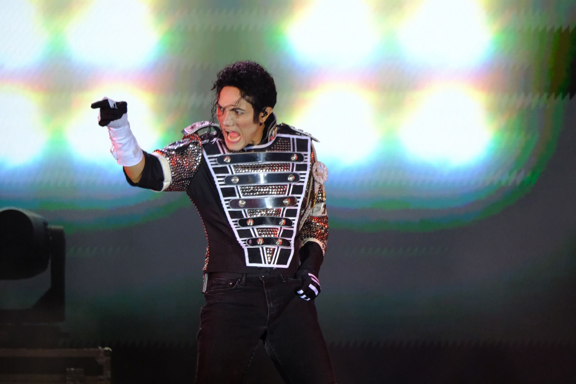 Lenny Jay ofreció un espectáculo inigualable en el escenario del Tío Pepe Festival