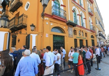 Cabildo de la Macarena, en directo: comienza el acto con gente aún en la calle