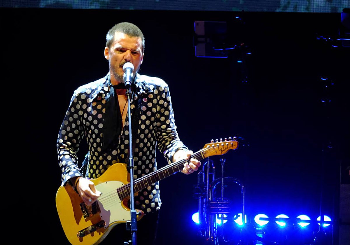 Coque Malla está celebrando sus cuarenta años en la escena musical
