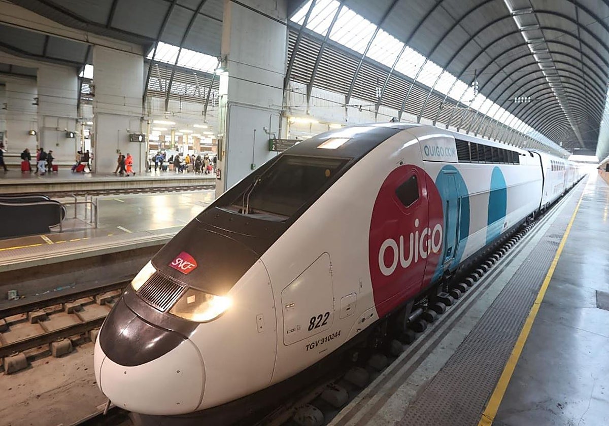Un tren de Ouigo en la estación de Santa Justa