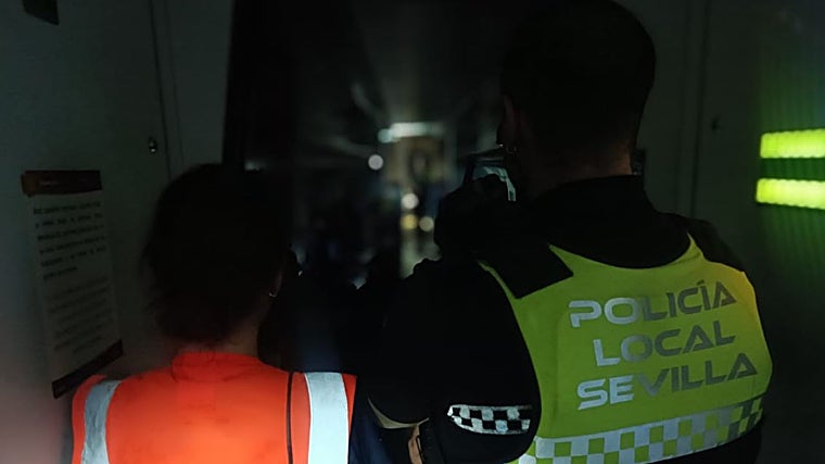 Miembros de Protección Civil y Policía Local