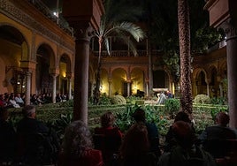 Visitas nocturnas al Palacio de Dueñas: descubre los misterios del edificio sevillano a la luz de la luna