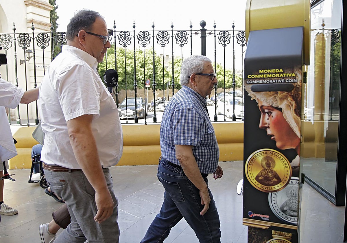 Francisco y David Arquillo llegando a la basílica el sábado 21 de junio