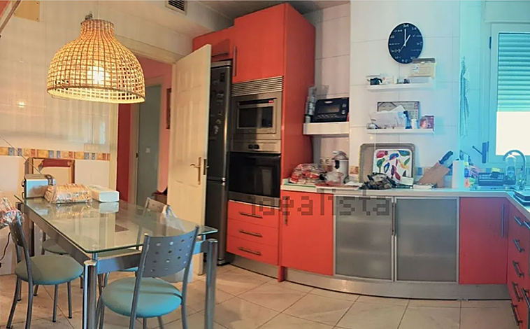 Imagen principal - El piso de 140 metros cuadrados en Sevilla con vistas al Guadalquivir que puedes comprar con una rebaja de 300.000 euros