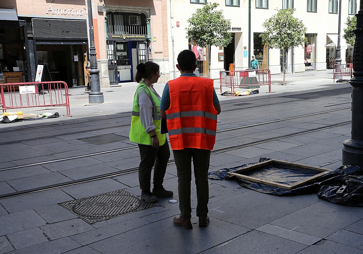 Imagen de los primeros trabajos de instalación de los toldos a comienzos de julio