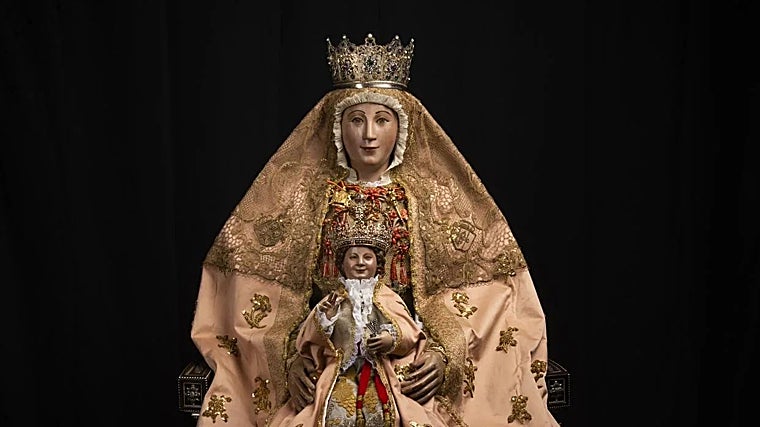 La Virgen de los Reyes, probablemente traída a Sevilla desde Francia