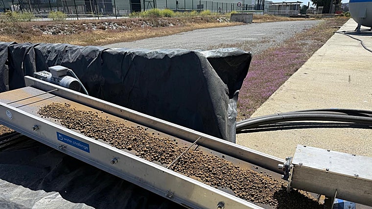 El material sólido que obtiene Water Challenge al extraer el agua