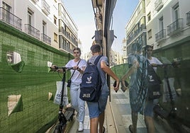 Debajo de los adoquines no estaba la playa