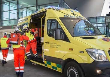 Muere un varón de 78 años atropellado en Alcalá del Río y herido el conductor al caer su coche a un canal