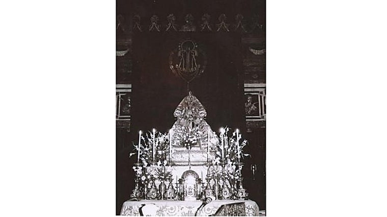 La Virgen de los Reyes en el trascoro de la Catedral