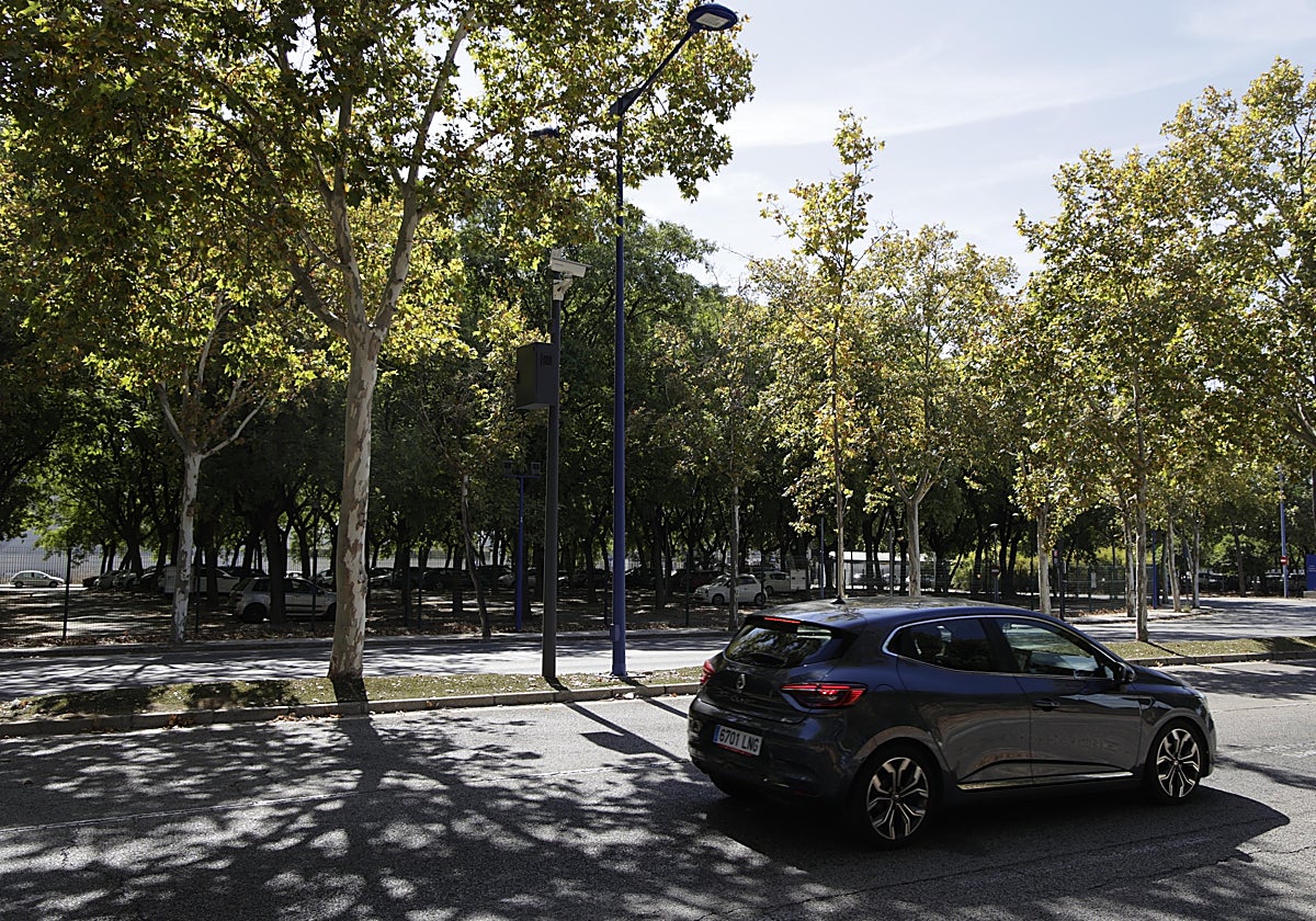 Una cámara recién instalada en la avenida Carlos III para controlar el tráfico cuando juegue el Betis en la Cartuja