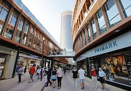 Torre Sevilla lanza un abono para béticos que quieran aparcar gratis los días de partido