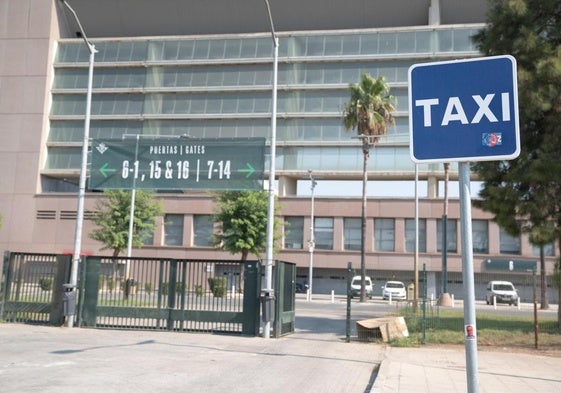 Parada de taxi en el estadio de la Cartuja